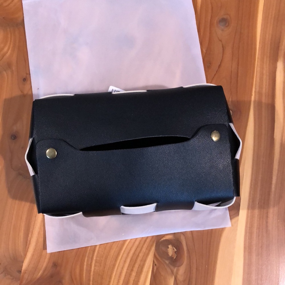 Tissue holder - Picture 3 of 6